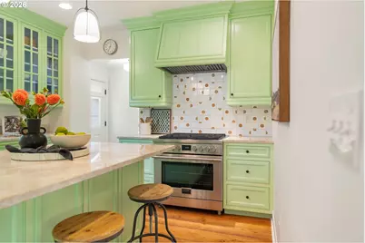 1604 SE Lambert St, Portland, OR 97202 - Photo 8