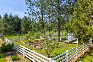 300 Mattie K Ln, Roseburg, OR 97471 - Photo 8