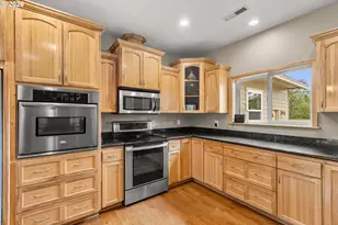 300 Mattie K Ln, Roseburg, OR 97471 - Photo 20