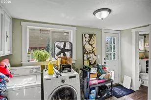 213 Mill St, Silverton, OR 97381 - Photo 14