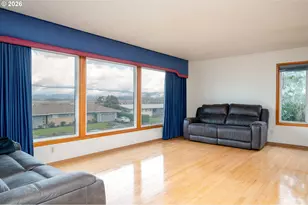 12340 NE Rose Pkwy, Portland, OR 97230 - Photo 8