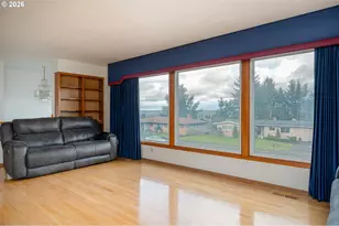 12340 NE Rose Pkwy, Portland, OR 97230 - Photo 8