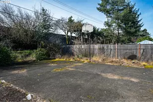 12340 NE Rose Pkwy, Portland, OR 97230 - Photo 36