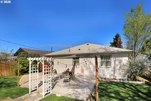 1214 E 11th St, The Dalles, OR 97058 - Photo 32