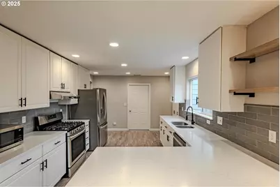 835 Wynooski St, Newberg, OR 97132 - Photo 8