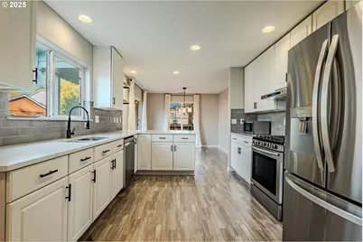 835 Wynooski St, Newberg, OR 97132 - Photo 10