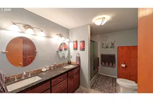 80235 E Hill Rd, Cottage Grove, OR 97424 - Photo 10
