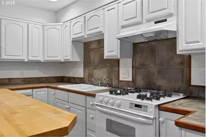 3226 SW Dolph Ct, Portland, OR 97219 - Photo 34