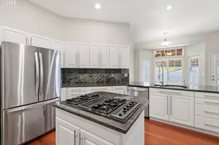 13002 Sierra Vista Dr, Lake Oswego, OR 97035 - Photo 20