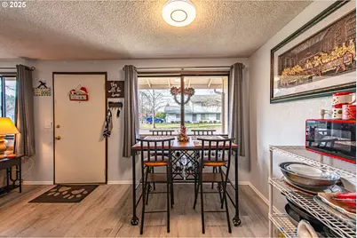 353 71st St, Springfield, OR 97478 - Photo 6