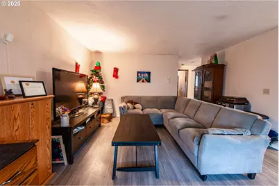 353 71st St, Springfield, OR 97478 - Photo 18