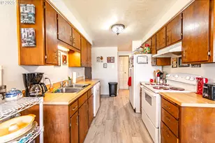 353 71st St, Springfield, OR 97478 - Photo 8