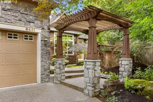6441 SW Santa Monica Ct, Portland, OR 97221 - Photo 2