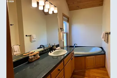 10298 Highway 126, Mapleton, OR 97453 - Photo 20
