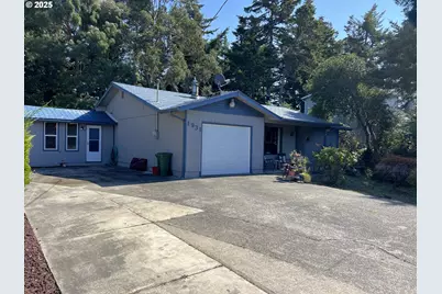 1931 Oak St, North Bend, OR 97459 - Photo 4