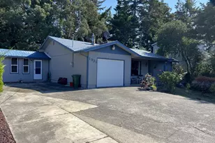 1931 Oak St, North Bend, OR 97459 - Photo 4