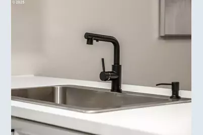 18067 SW Niks Dr, Beaverton, OR 97003 - Photo 8