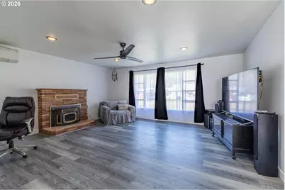 47866 W 1st St, Oakridge, OR 97463 - Photo 6