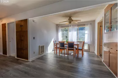 47866 W 1st St, Oakridge, OR 97463 - Photo 10