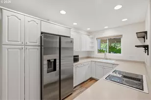 12054 N Jantzen Beach Ave, Portland, OR 97217 - Photo 6