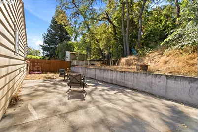 810 E 16th St, The Dalles, OR 97058 - Photo 30