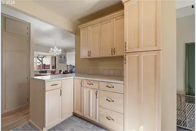 810 E 16th St, The Dalles, OR 97058 - Photo 8