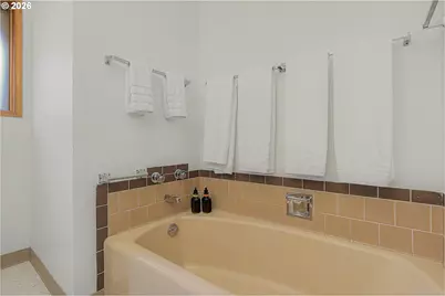 14045 NE Sacramento St, Portland, OR 97230 - Photo 18