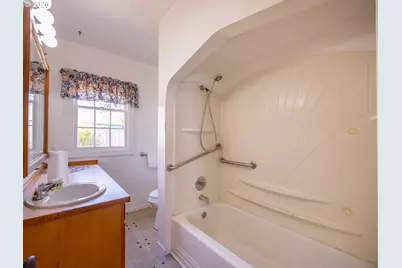 8005 SE Malden St, Portland, OR 97206 - Photo 10