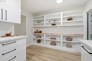 5555 SW Dover Ct, Portland, OR 97225 - Photo 16