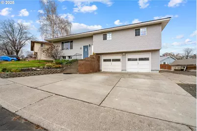 3226 SW Isaac Ave, Pendleton, OR 97801 - Photo 2