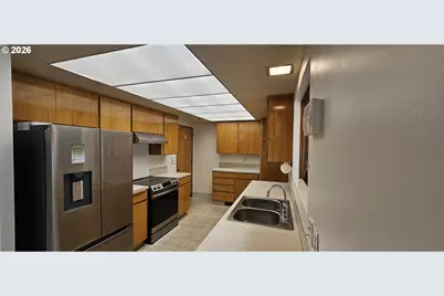 16055 SW Queen Victoria Pl, Portland, OR 97224 - Photo 8