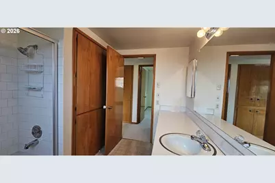 16055 SW Queen Victoria Pl, Portland, OR 97224 - Photo 8