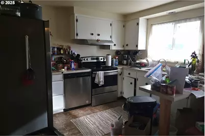 75 W Main St, Lowell, OR 97452 - Photo 4