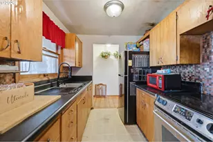 18630 SE Yamhill Cir, Portland, OR 97233 - Photo 6