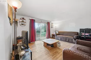 18630 SE Yamhill Cir, Portland, OR 97233 - Photo 8