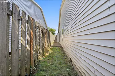 879 SW Junction Pl, Gresham, OR 97080 - Photo 22