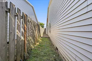 879 SW Junction Pl, Gresham, OR 97080 - Photo 22