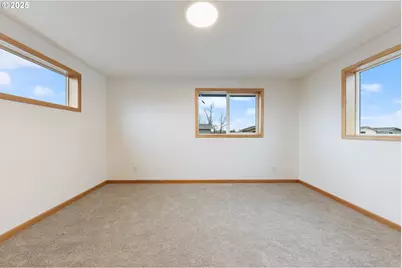 5272 Forest Ln, Eugene, OR 97402 - Photo 16