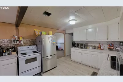 724 NE Laurance St, Myrtle Creek, OR 97457 - Photo 22