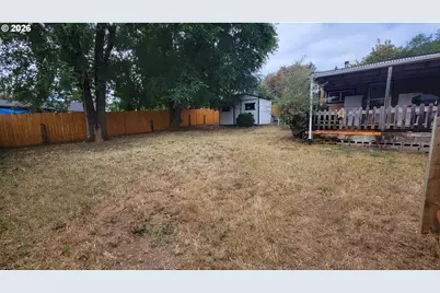 724 NE Laurance St, Myrtle Creek, OR 97457 - Photo 26