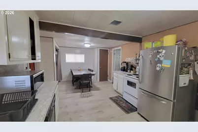 724 NE Laurance St, Myrtle Creek, OR 97457 - Photo 6