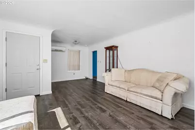 2760 E St, Springfield, OR 97477 - Photo 8