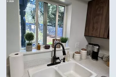 2233 Ironwood St, Eugene, OR 97401 - Photo 8