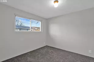 1935 W 17th Ave, Eugene, OR 97402 - Photo 18