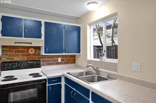 1935 W 17th Ave, Eugene, OR 97402 - Photo 10