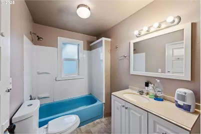 1066 S 8th St, Coos Bay, OR 97420 - Photo 26