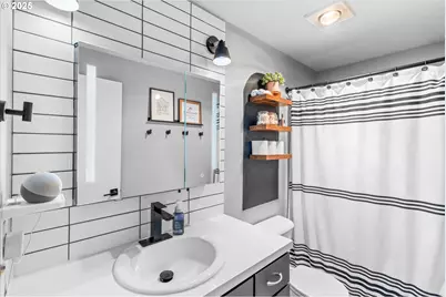 8655 N Crawford St, Portland, OR 97203 - Photo 22