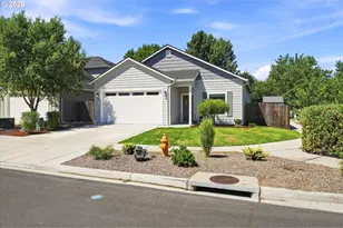 699 Kaitlin Ln, Medford, OR 97501 - Photo 1