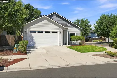 699 Kaitlin Ln, Medford, OR 97501 - Photo 4