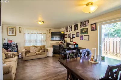 2719 SE 136th Pl, Portland, OR 97236 - Photo 10